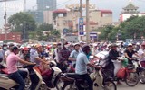 Người dân ùn ùn đổ về Hà Nội sau kỳ nghỉ lễ